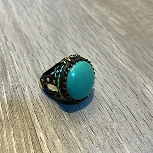 Boho-style chunky turquoise ring.